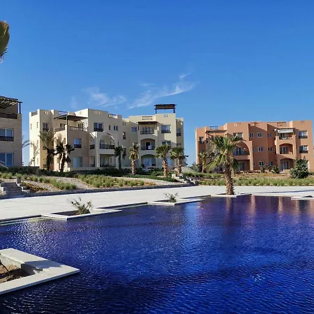 Fancy 2 Bedrooms Apartment With Amazing Pool And Lagoon View